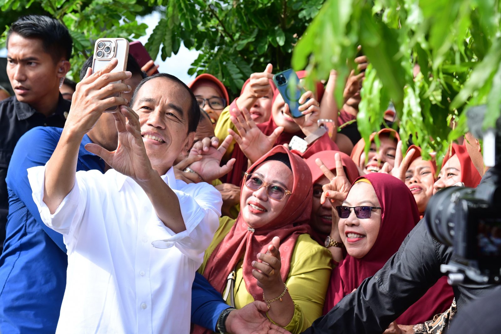 Kunjungi RSUD H. Andi Sulthan Daeng Radja Bulukumba, Presiden Jokowi Dengar Cerita Pasien dan Petugas